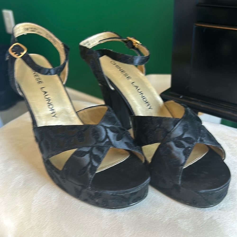 Black Heels with Velvet Vine Pattern